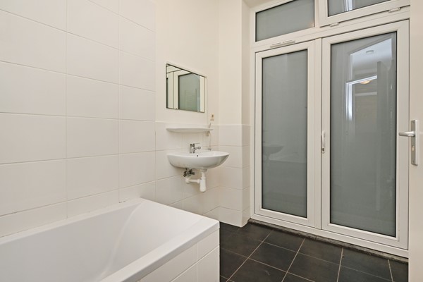 Medium property photo - Velpsestraat 211, 2573 SK Den Haag